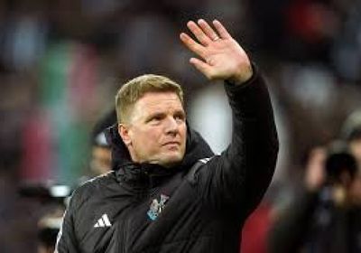 هاو ينتقد مزحة سلوت بشأن النادي الصغير مع تجاوز نيوكاسل لرحيل إيساك