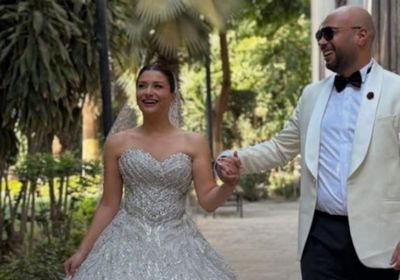 زفاف حاتم صلاح يشعل مواقع التواصل الاجتماعي