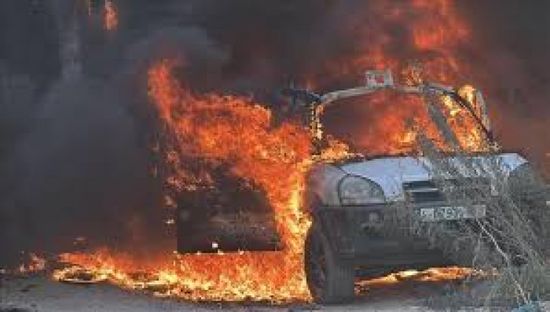 مستوطنون يحرقون 3 مركبات فلسطينية وسط الضفة