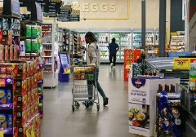 ثقة المستهلك الأمريكي تتراجع إلى أدنى مستوى في 5 أشهر