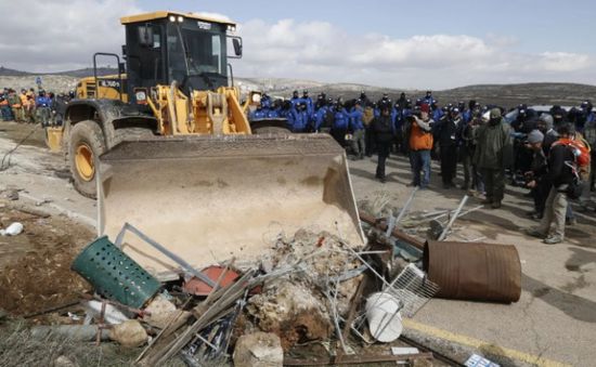 حماس: هجمات المستوطنين على مزارعي الزيتون سياسة إرهاب منظم