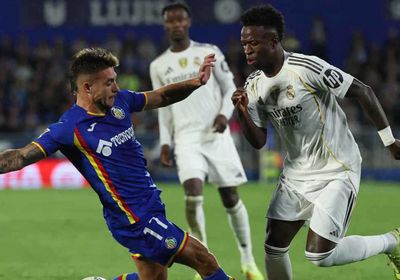 فينيسيوس يصطدم بالمدرب ألونسو في قمة إسبانيا رغم دوره القيادي