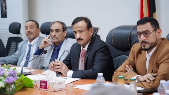 محافظ شبوة يوجه بتعزيز الأداء المؤسسي وتحسين الخدمات