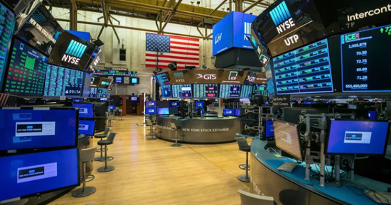 العقود الآجلة للأسهم الأمريكية ترتفع وسط هدوء التوترات التجارية