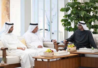 رئيس الإمارات يستقبل حاكم رأس الخيمة في قصر الشاطئ