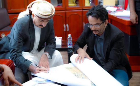 محافظ شبوة يعتمد المخطط الهندسي لتوسعة المدينة الطبية بعتق