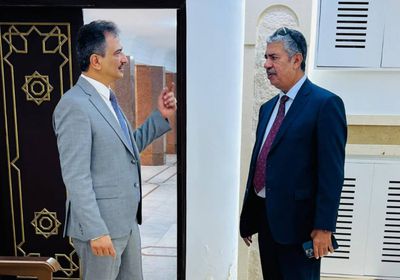 لملس يناقش إقامة دورات تأهيلية لموظفي السلطة المحلية في عدن