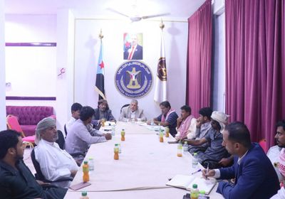 فريق التوجيه يتفق مع المنظمات الإنسانية بالمهرة على التعاون المشترك