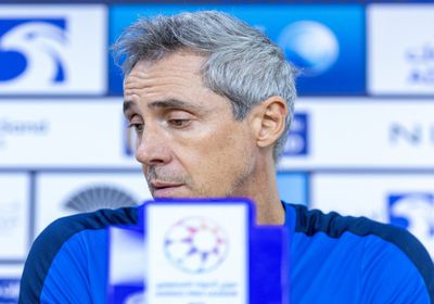 سوزا يحث شباب الأهلي على التركيز أمام الشارقة