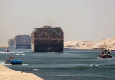 أسامة ربيع: نجحنا بالتعامل مع جنوح ناقلة نفط في قناة السويس