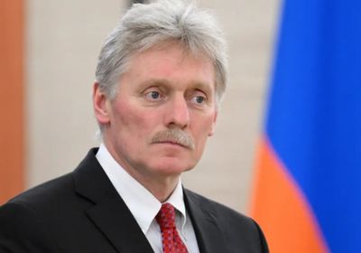 متحدث الكرملين يحذر فرنسا: فكروا قبل دعم أوكرانيا