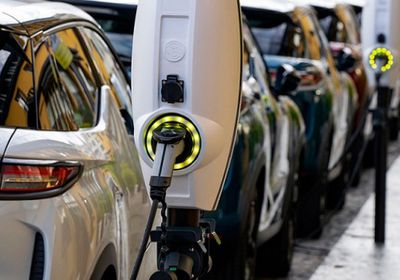 الصين تستبعد السيارات الكهربائية من الصناعات الاستراتيجية