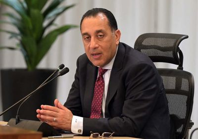 رئيس الوزراء المصري يستقبل نظيره الكويتي في مطار القاهرة