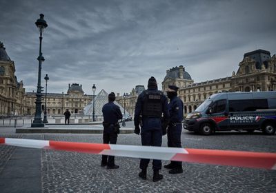 القبض على 5 مشتبه بهم آخرين في قضية سرقة متحف اللوفر