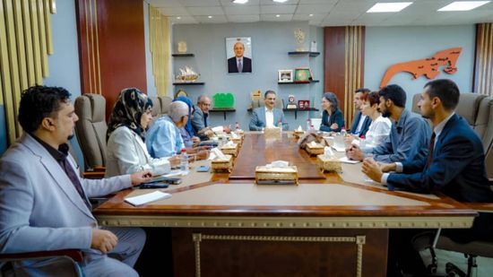 محافظ عدن وسفيرة فرنسا يتفقان على تحديد أولويات المشاريع التنموية