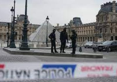 شرطة فرنسا تعتقل المزيد من المشتبه بهم في سرقة اللوفر