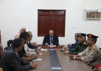 محافظ حضرموت يناقش احتياجات دوعن بمختلف القطاعات