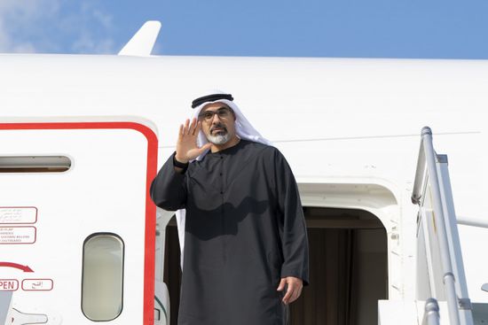 ولي عهد أبوظبي يغادر كوريا