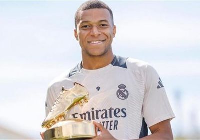 مبابي يتسلم الحذاء الذهبي الأوروبي