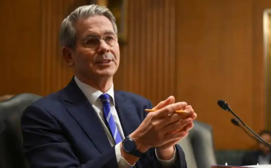 وزير الخزانة الأمريكي يشدد على "صياغة السياسة النقدية السليمة"