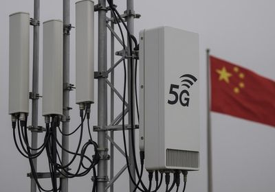 هيئة الاتصالات الأمريكية تشدد القيود على المعدات الصينية