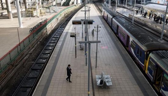 إصابات في عملية طعن على متن قطار ببريطانيا