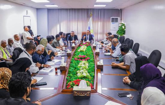 وزير النقل يتفقد مرافق مطار عدن ويؤكد تأهيل المدرج الرئيسي