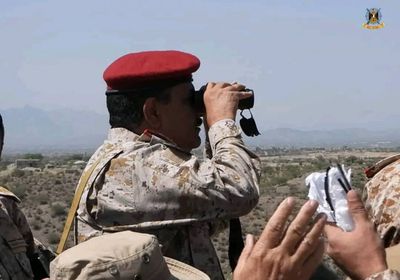 وزير الدفاع يزور جبهة الضالع ويلتقي المرابطين