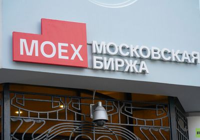 روسيا تسمح لشركات الدولة بشراء الأسهم والسندات لدعم السوق