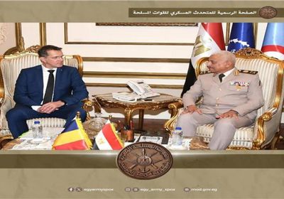 وزير الدفاع المصري يلتقي نظيره الروماني في القاهرة