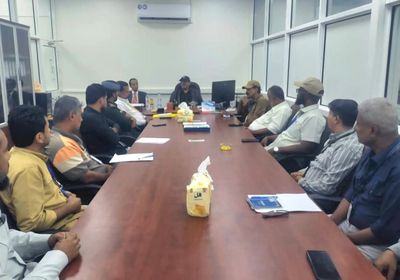 رئيس هيئة الطيران يتفقد مطار الريان في المكلا