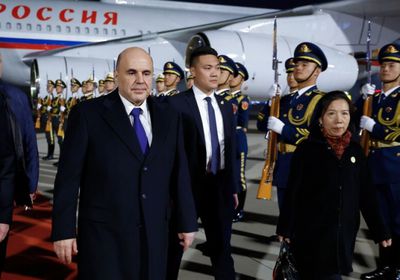 الرئيس الصيني يجتمع مع رئيس الوزراء الروسي في بكين