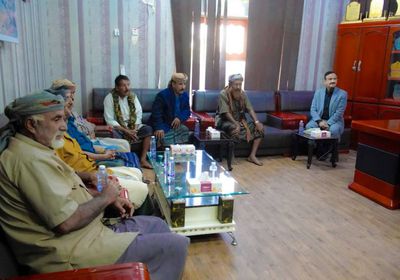 محافظ شبوة يستقبل عددا من وجهاء قبيلة لقموش