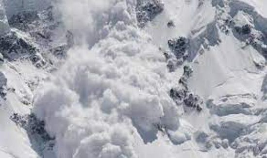 مصرع تسعة أشخاص بعواصف عنيفة وانهيار ثلجي في جبال الهيمالايا
