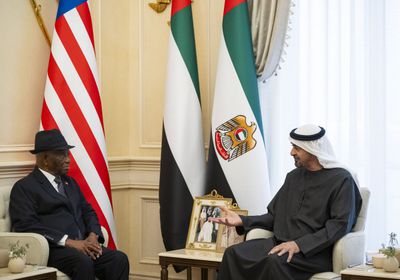 محمد بن زايد ورئيس ليبيريا يبحثان سبل تعزيز العلاقات الثنائية