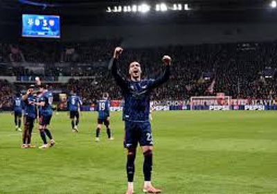 أرسنال يهزم سلافيا بثلاثية