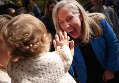 أبيغيل حاكمة لولاية فيرجينيا