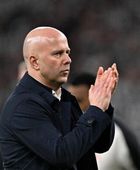 سلوت يكيل المديح للاعبيه والجماهير بعد فوز مثير على ريال مدريد