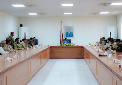 محافظ شبوة: ماضون في تعزيز قدرات الأجهزة الأمنية