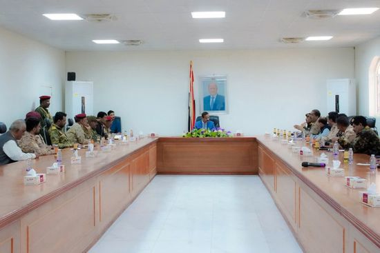 محافظ شبوة: ماضون في تعزيز قدرات الأجهزة الأمنية