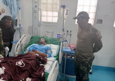 قائد اللواء الخامس دفاع شبوة يتفقد عددا من الجرحى بمستشفى بن زايد