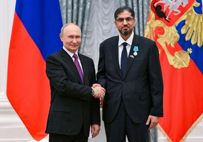 الرئيس الروسي يقلد سفير الإمارات في موسكو بوسام "بوشكين"