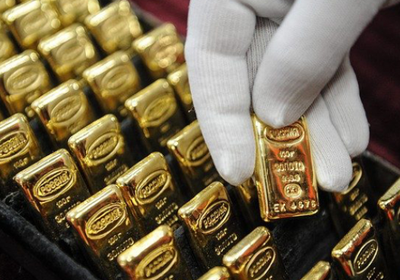 أسعار الذهب تستقر عند التسوية بدعم من تراجع الدولار