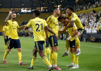 التعاون يتقاسم صدارة الدوري السعودي مؤقتًا مع النصر بفوز كبير على الفتح