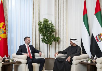 محمد بن زايد ورئيس وزراء مونتينغرو يبحثان العلاقات بين البلدين
