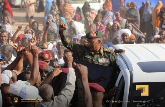 البرهان يجري زيارة ميدانية بمراكز الإيواء لنازحي الفاشر بمدينة الدبة