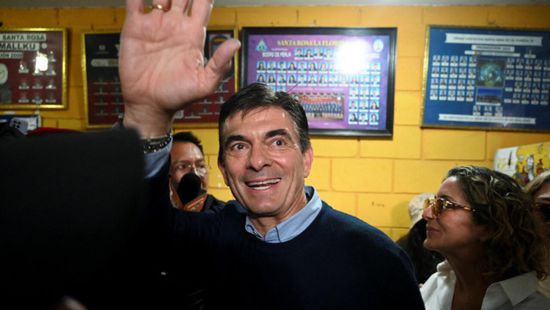 رودريغو باز يؤدي اليمين الدستورية رئيساً لبوليفيا