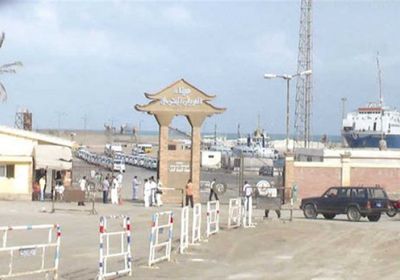 سوء الأحوال الجوية يغلق ميناء العريش البحري