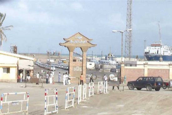 سوء الأحوال الجوية يغلق ميناء العريش البحري