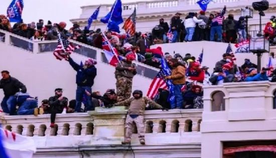 بعد تحريف خطاب ترامب.. استقالة مدير عام "بي بي سي"